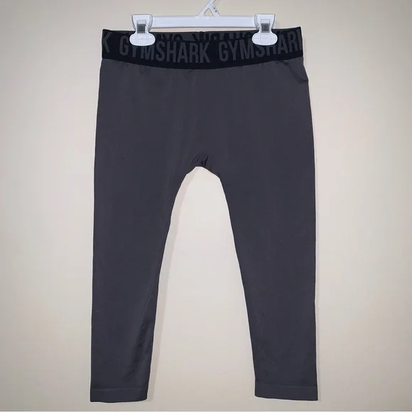 Gymshark Women's Black and Gray Fit cropped seamless Leggings size small EUC - Picture 4 of 6
